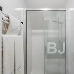 Guestready - Bonjardim Building *