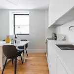 Lägenhet Guestready - Bonjardim Building *