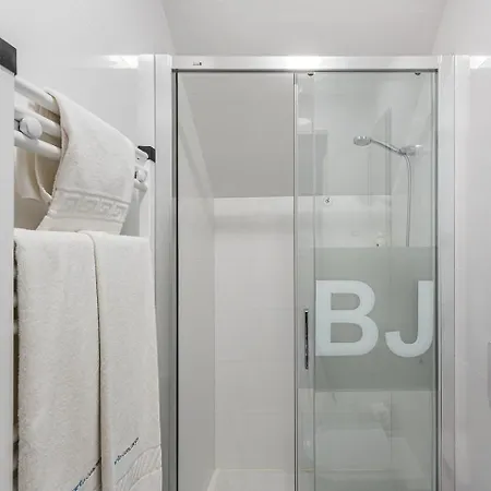 Guestready - Bonjardim Building *